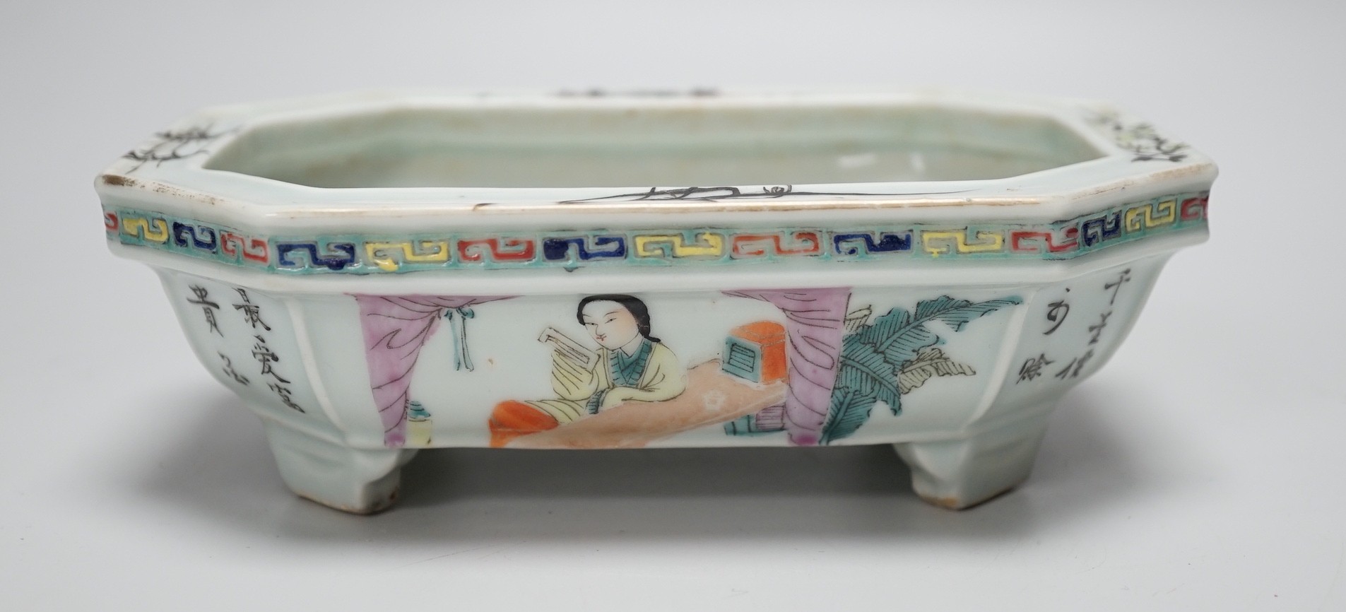 A mid 20th century Chinese famille rose bulb dish, 18cm